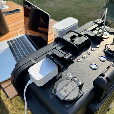 15A Max AC Output Current Portable Solar Power Generator untuk pengisian rumah dan luar ruangan