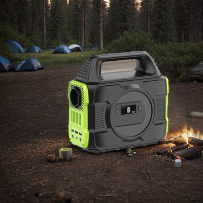 Stasiun pengisian cepat portabel 110V 300W dengan layar LCD dan kapasitas baterai 8000mAh