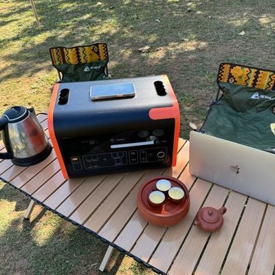 AC/DC/Type-C/PV Charging 2200W Mobile Solar Generator dengan Wireless Charging Portable