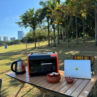 Stasiun listrik darurat DC dengan suhu tinggi 2200W 40ah dengan pengisian nirkabel