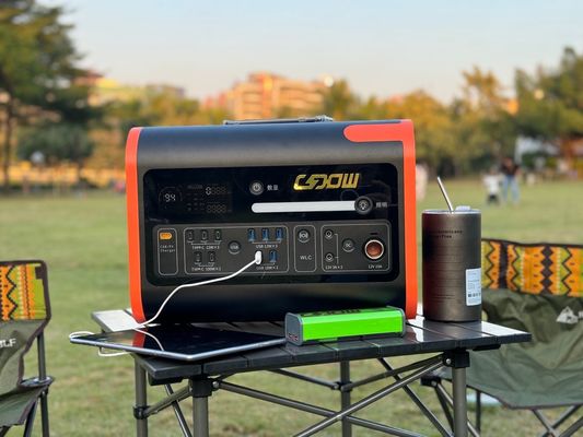 Generator surya untuk peralatan rumah tangga 2200W Sumber daya portabel yang dapat diisi ulang