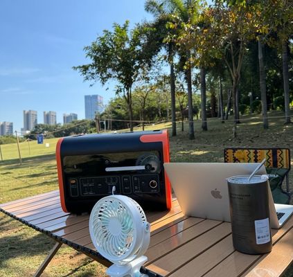 Camping Power Station dengan Daya Surya dan AC Output Voltage Fluctuation Range -5%-5%