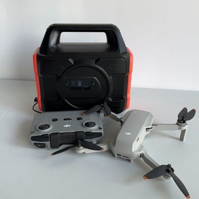 Generator portabel kapasitas besar 300W yang dapat didaur ulang untuk berkemah di luar ruangan dan pengisian drone