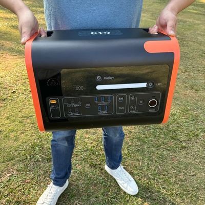 Stasiun Listrik Portable 600W LiFePO4 2048wh 2200W AT22 Generator Surya untuk Pekerjaan Jarak Jauh