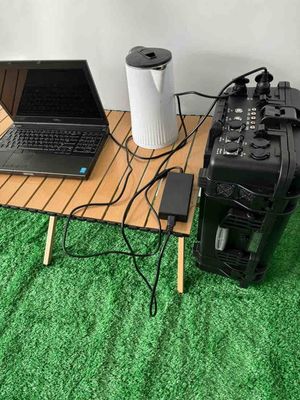 Stasiun listrik portabel darurat dengan lampu LED tahan led dan layar baterai