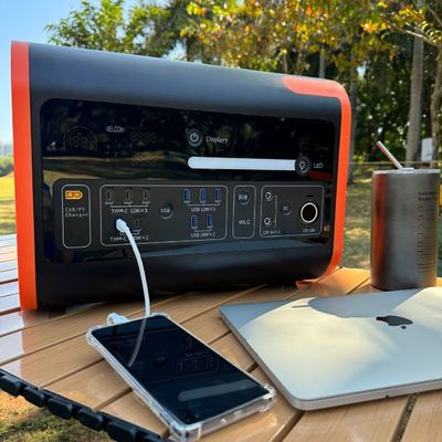 LiFePO4 2200W AT22 Stasiun Tenaga Surya Portabel untuk Pasokan Energi Cadangan di Camping
