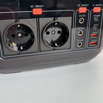 Stasiun Daya Seluler Luar Ruang dengan Pengisian Panel Surya 600W dan Output Gelombang Sinusoidal