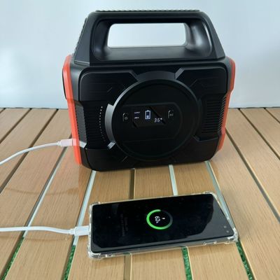 Warna yang dapat disesuaikan 300W/288whc Baterai cadangan daya darurat Pembangkit Listrik Portable