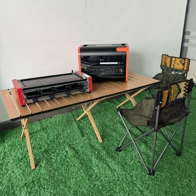 2200W Daya Konstan Generator Surya Portable dengan Baterai Lithium Warna Disesuaikan