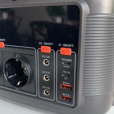 11W LED Pencahayaan 220V/110V AC Output 600W Lithium Baterai untuk Pembangkit Listrik Portable