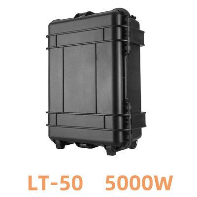 Perjalanan Luar Ruangan Stasiun Tenaga Surya Hitam Disesuaikan Inverter Gelombang Sinus Murni Pengisian USB