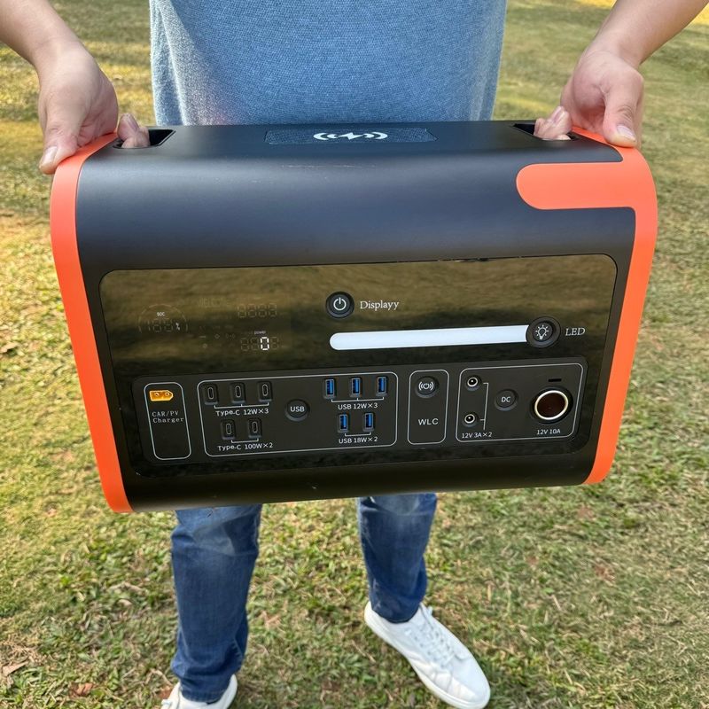 AT22 220V Portable Power 2200W Peak 4400W Lithium Battery untuk berkemah dan darurat
