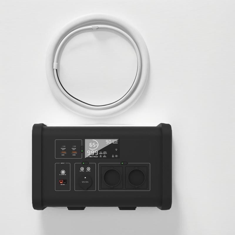 Lampu 230V 700W LiFePO4 Solar Cell Portable Power Station untuk darurat di luar ruangan