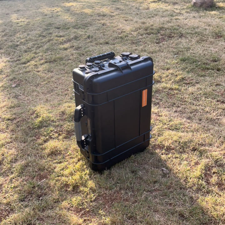 Modus Pengisian Mobil dan Surya Stasiun Listrik Portable 4000W Uninterruptible untuk Outdoor