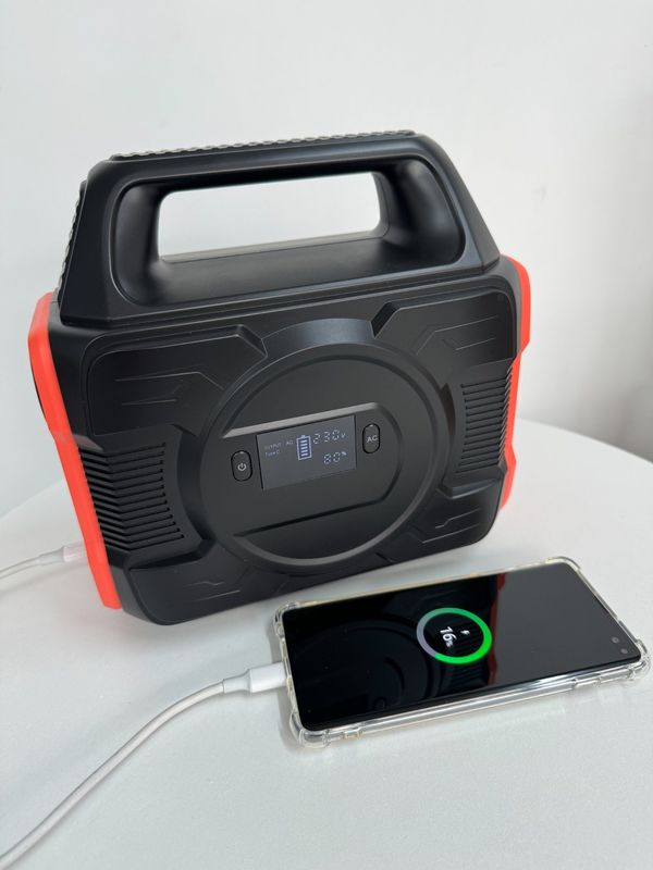 Baterai Li-ion 300W yang dapat disesuaikan Generator Surya Portable dengan Teknologi MPPT