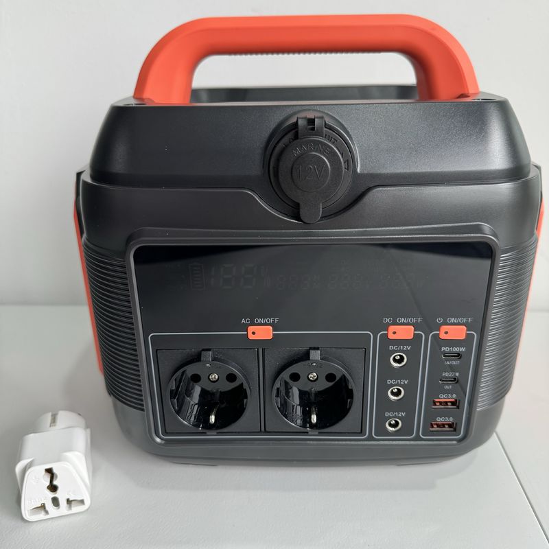 600W AC-DC Mobil Darurat Rumah Outdoor Portable Power Station Hitam Solar Generator