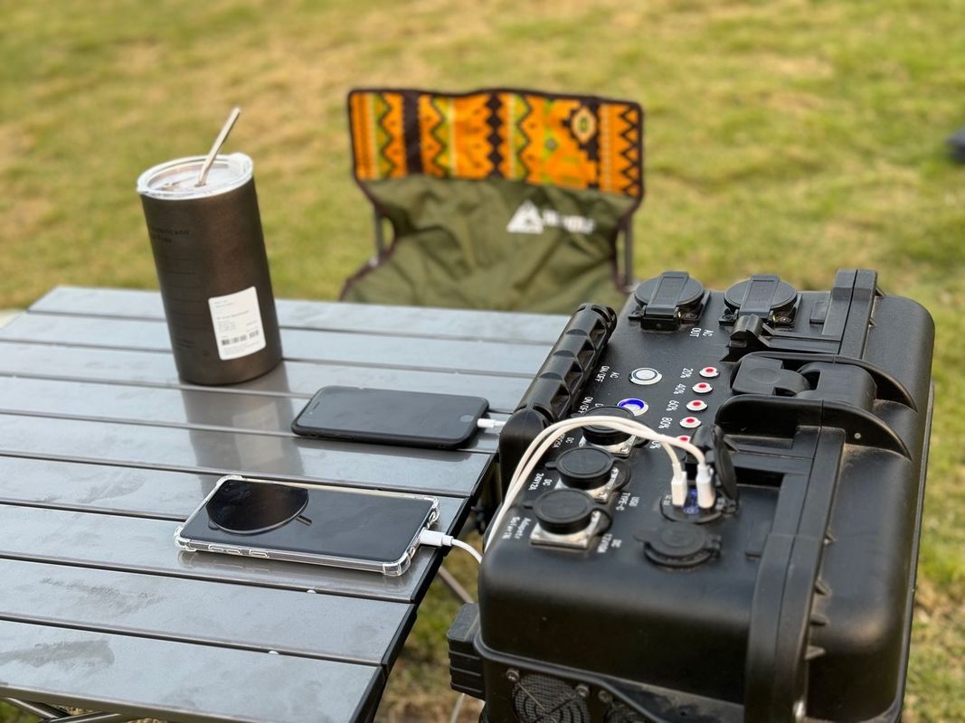 8000W Daya Puncak Outdoor Portable 220V UPS Power Station dengan AC Pure Sine Wave Output