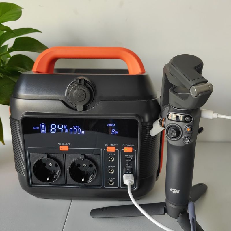 S6 600W Mobile Power Solar Power Station dengan baterai lithium dan output gelombang sinus