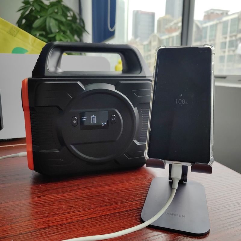EU AC Socket Rumah Pencahayaan Darurat Stasiun Listrik Seluler Generator Surya Portable 300W
