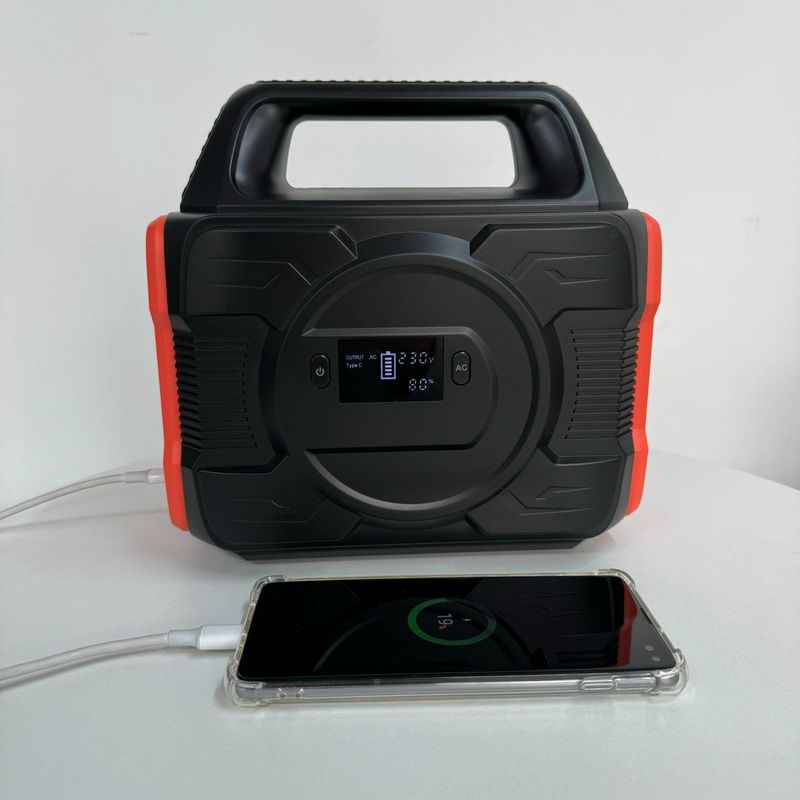 Warna yang dapat disesuaikan 300W Sumber daya surya portabel 220V untuk darurat di luar ruangan