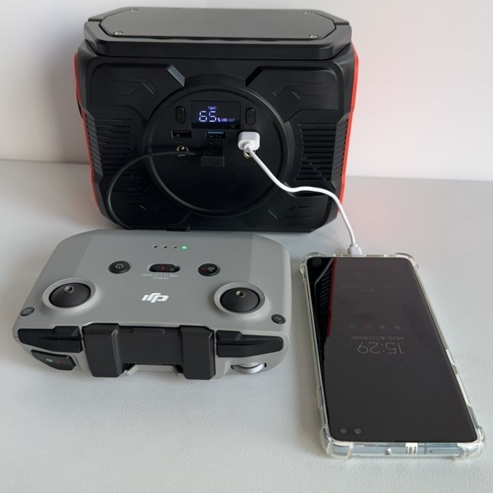 Modified Wave AC Output Portable Power Station 200W dengan lampu LED dan output QC3.0