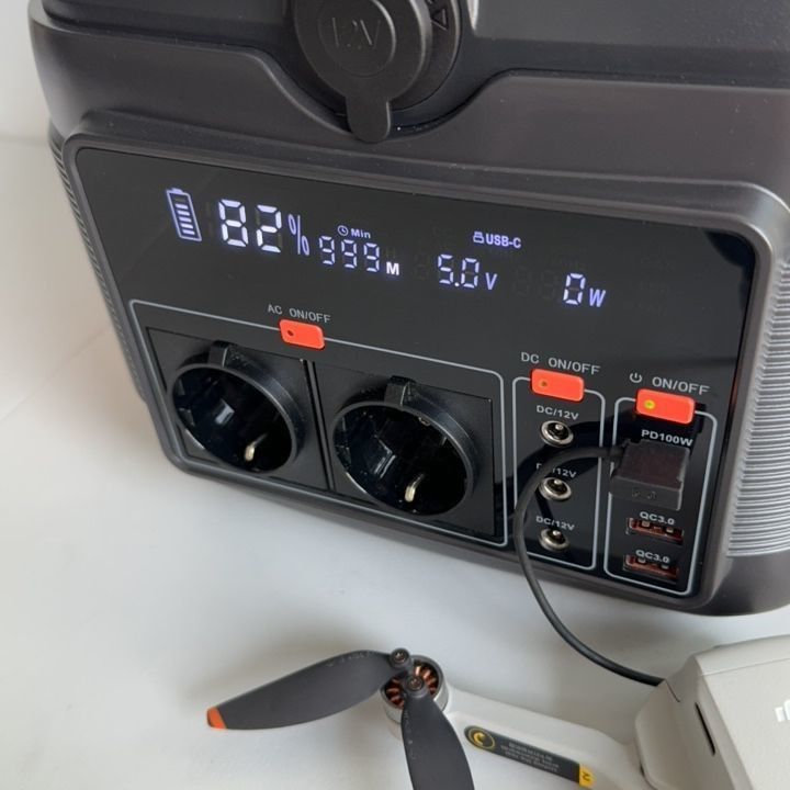 600W Travel Portable Lithium Energy Storage Power Supply dengan Solar Panel Charging 60W